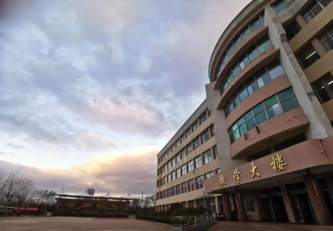 荣成三中新校舍正式启用