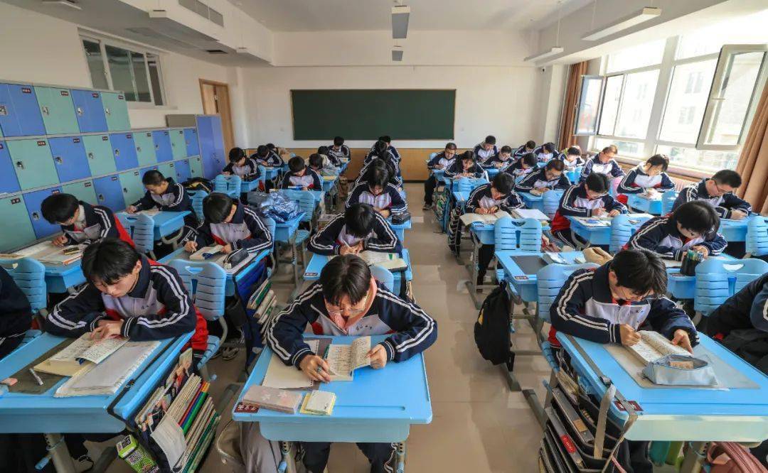 荣成三中新校舍正式启用