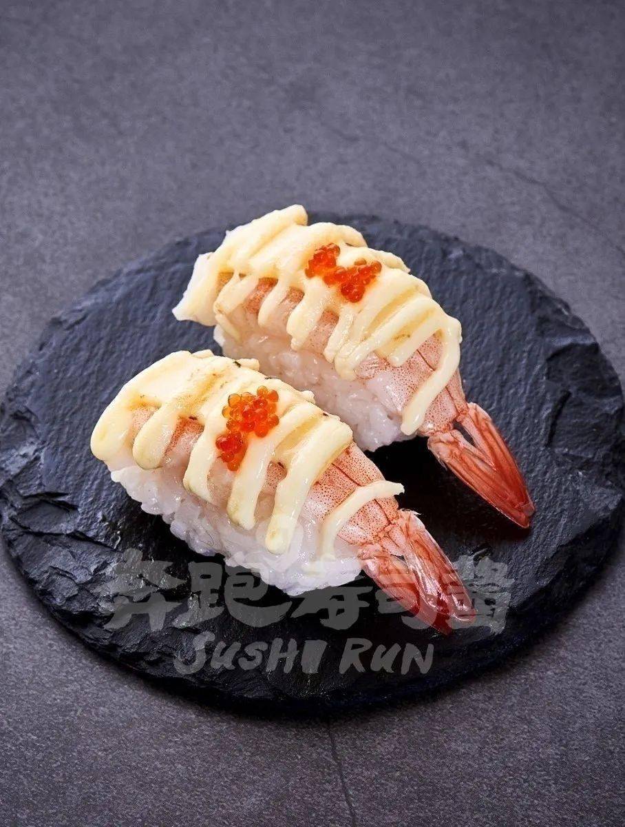 这恰好就是奔跑的寿司酱一贯风格温润柔软,入口即化新鲜寿司的口感