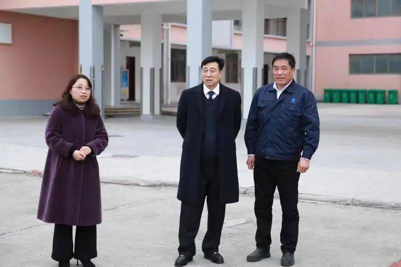 刘锦兰寄语戴南中心小学努力办好家乡基础教育