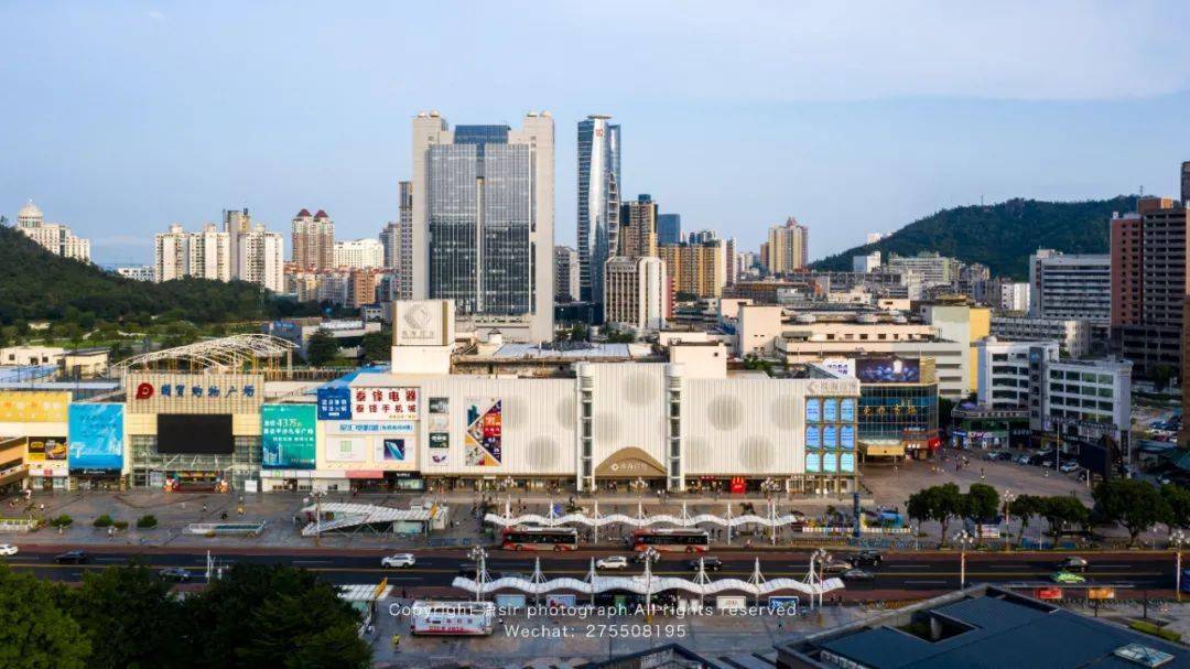 简称"吉大"了后来连村子都变成"吉大人村"当地人戏称他为"吉大人"便在