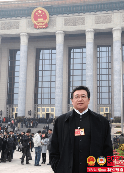 “小眼镜”压力大 全国政协委员何伟:减少网课网游时间_防控