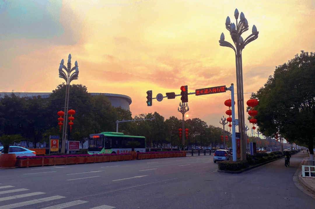 绵竹这个春天,给你一点"颜色"瞧瞧._城市