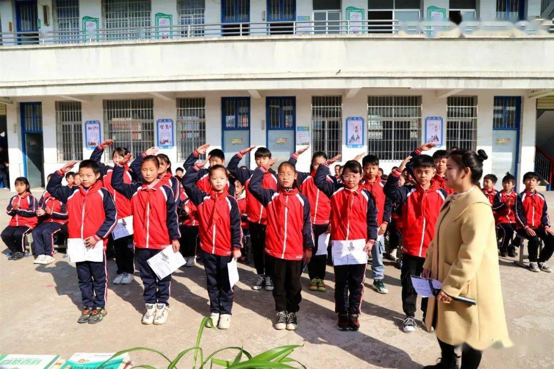 光山这里《雷锋的故事》随流动图书车进校园_活动