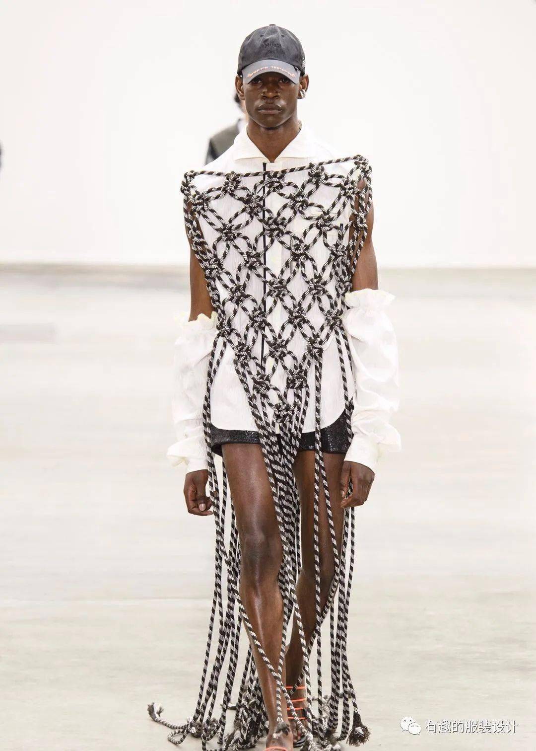 编织渔网镂空元素