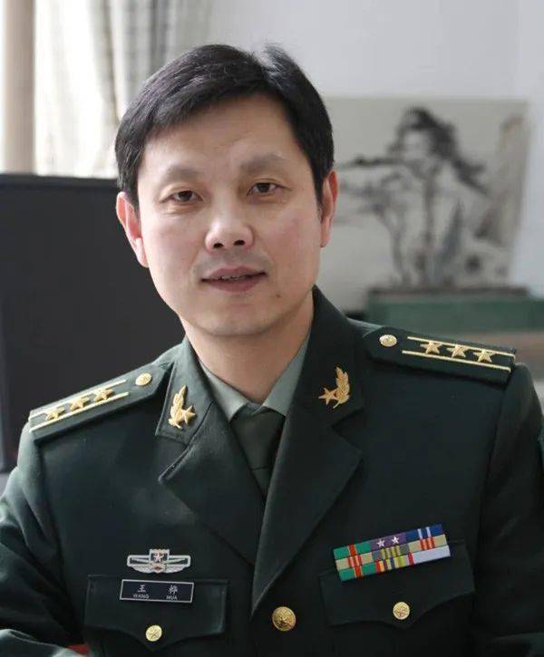 王桦,山西晋城人,解放军某部原上校军官,中国书画收藏家协会会员.