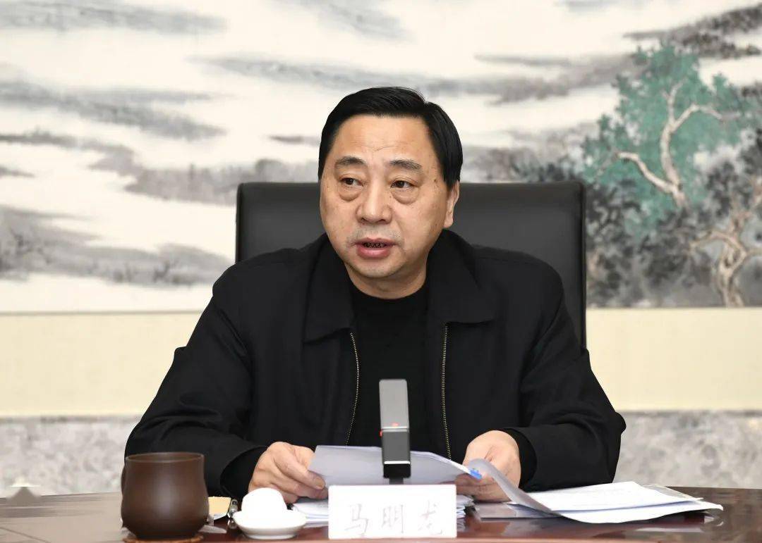马明龙主持召开市委常委会会议弘扬伟大脱贫攻坚精神接续奋斗凝神聚气