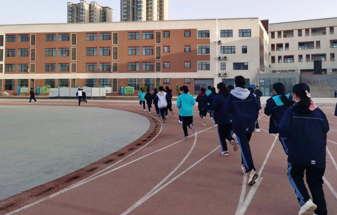 灞桥教育61五环中学强身健体终身幸福西安市五环中学初三年级体能