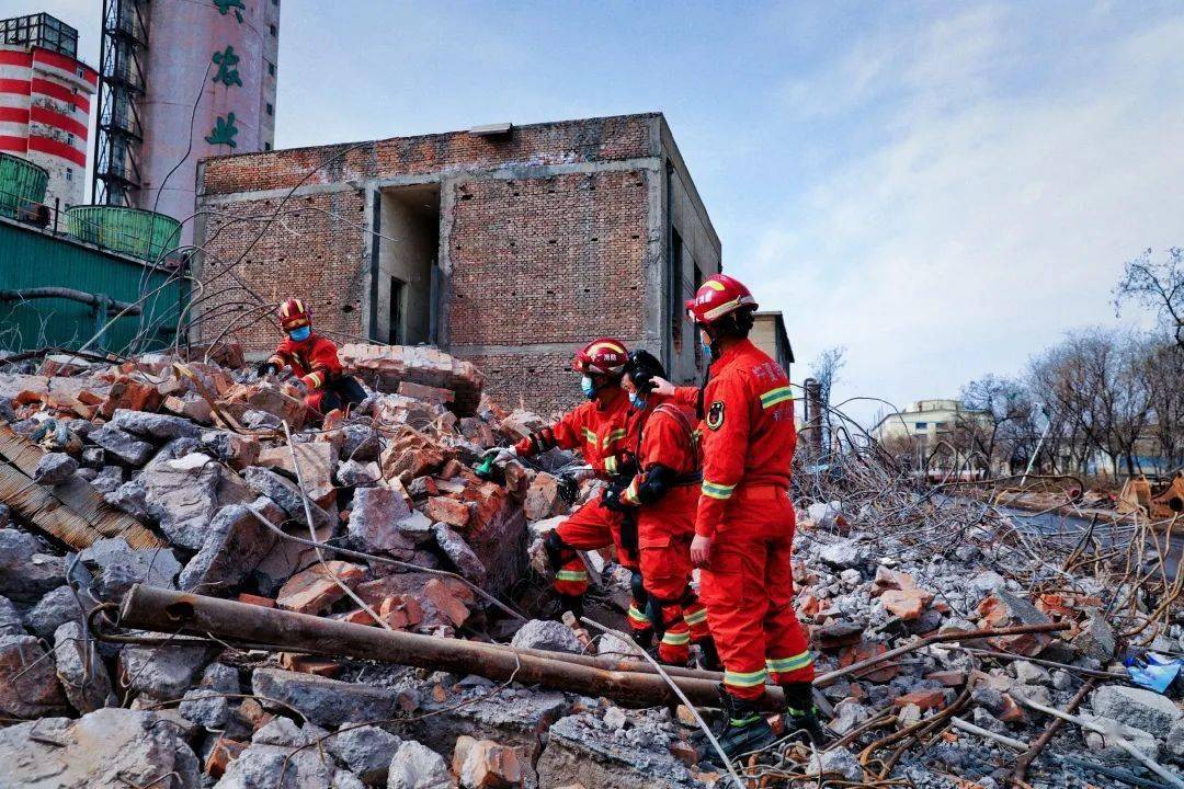 地震拉动演练银川消防上演实战救援大片
