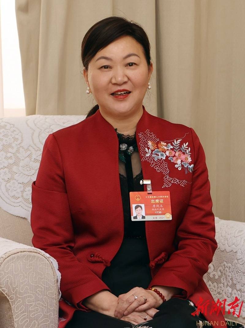 做一颗有新时代气质的螺丝钉代表委员谈传承和发扬雷锋精神