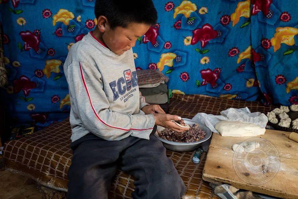 原创中国摄影网签约摄影师卡莉现代游牧民族