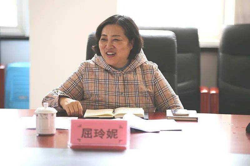 区人大主任屈玲妮讲话调研会最后,相城区人大常委会主任屈玲妮总结