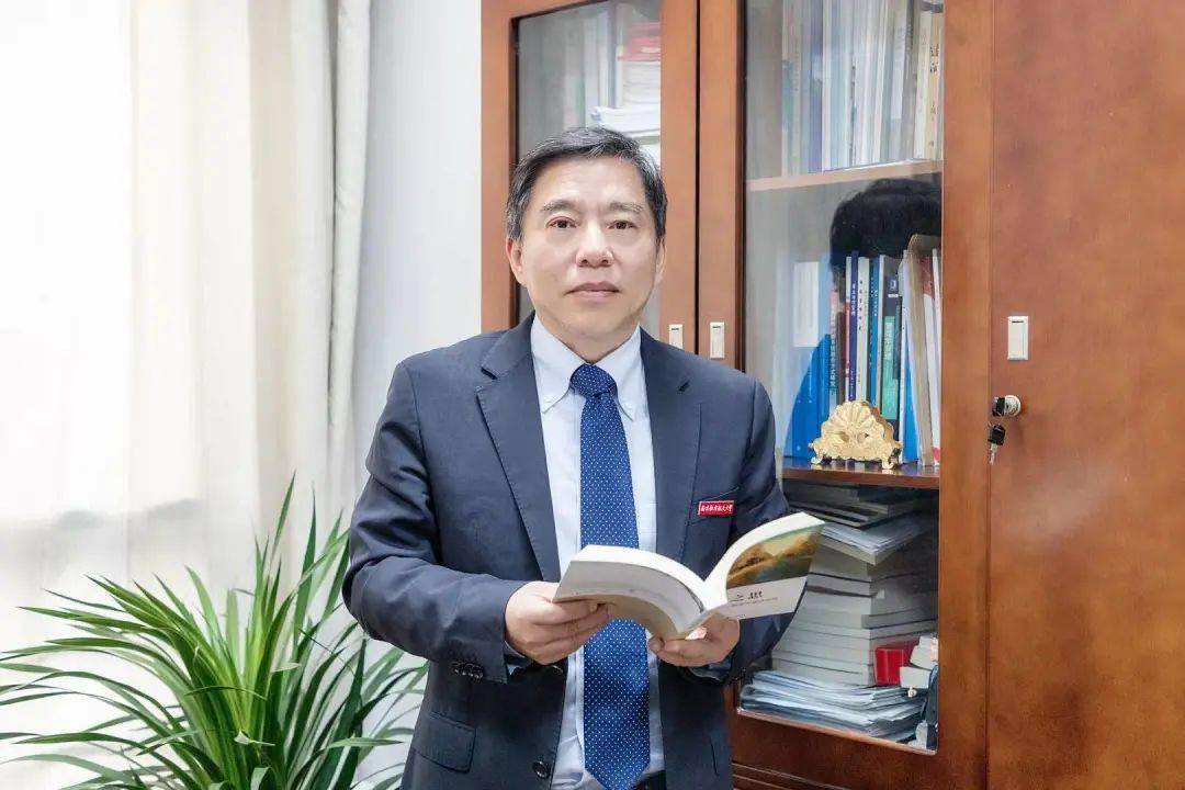 2020南航年度人物张卓学生创业路上的金牌导师