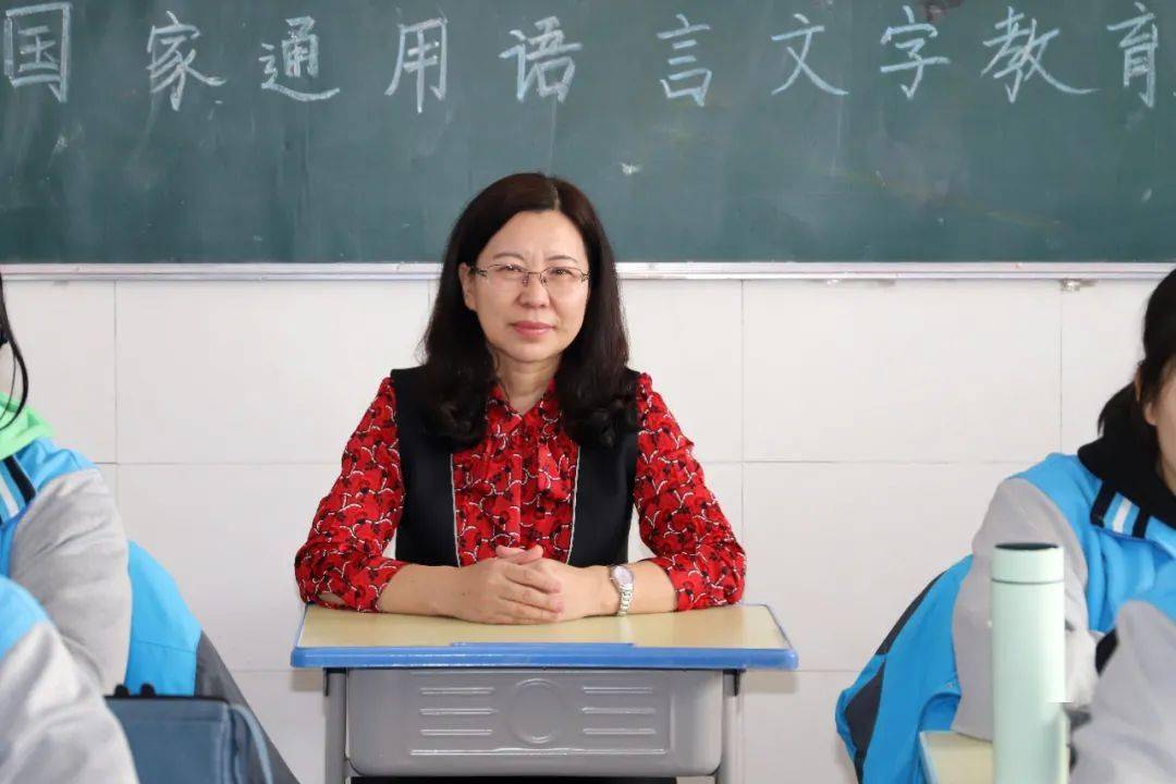 杨宽▲语文教师 栾波▲生物教师 马丽娜▲政治教师 张春英▲数学教师