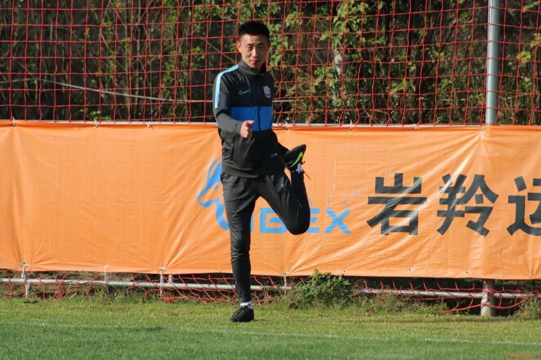 郑凯木惊现雄狮训练场新征程队员教练春训忙