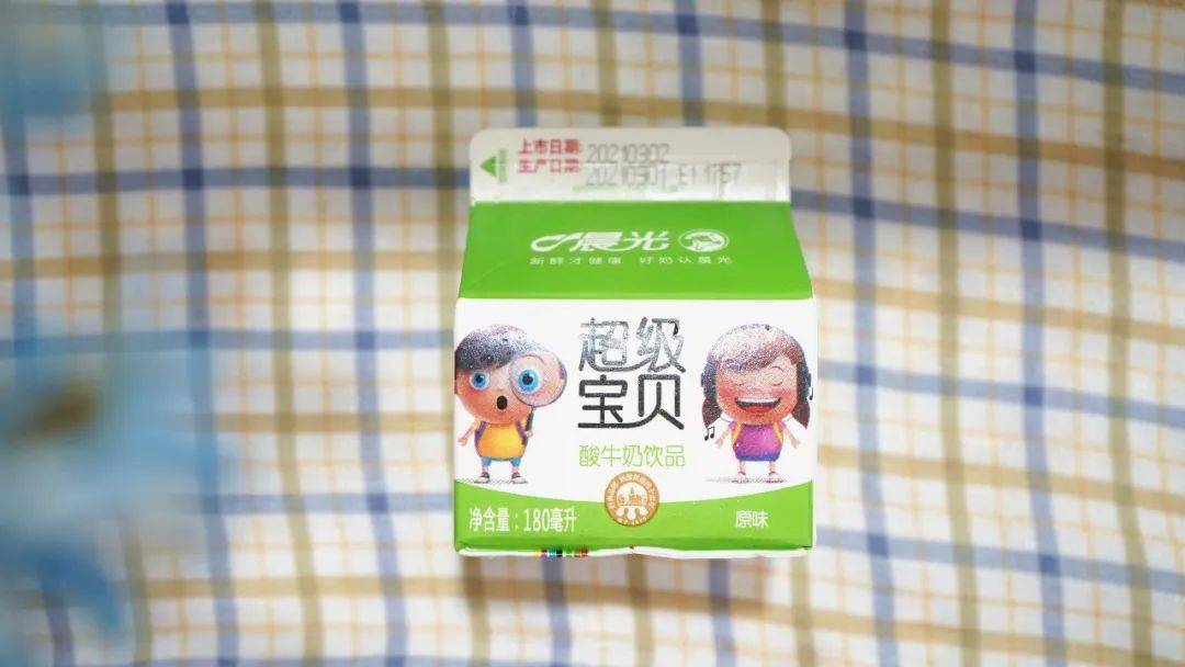 午点:蒸玉米棒,超级宝贝酸奶·午餐:糙米饭,炒生菜,宫保鸡丁,瑶柱