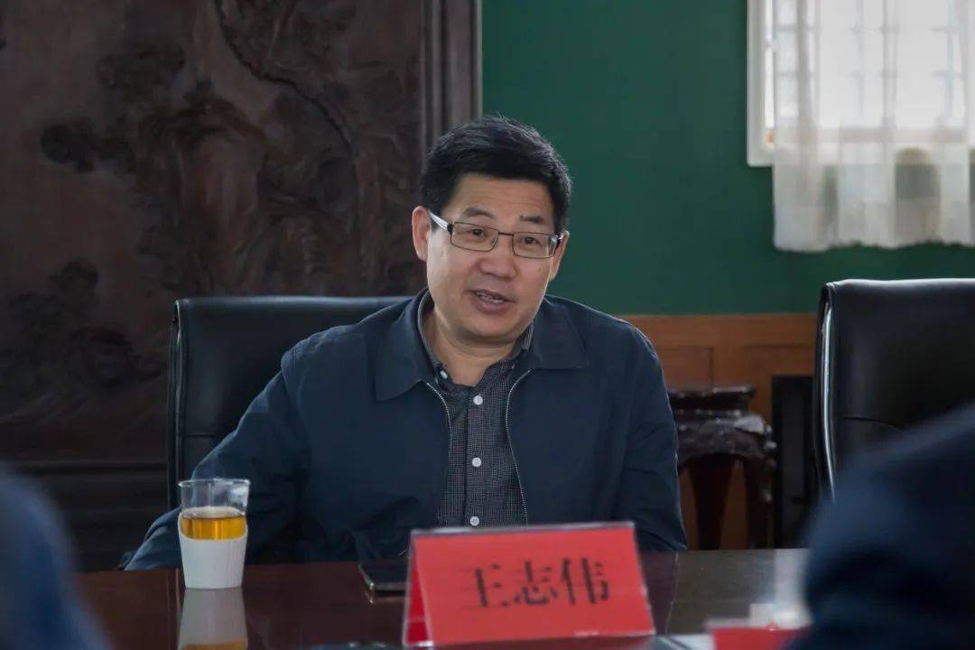 王志伟表示,将继续整合优化道路改建与园林绿化设计方案,进一步结合