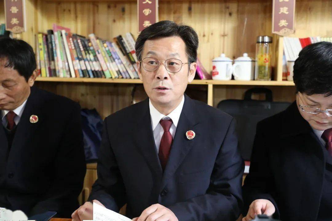 第682期现场课板凳会池州市检察院在这里召开一场别开生面的党组理论