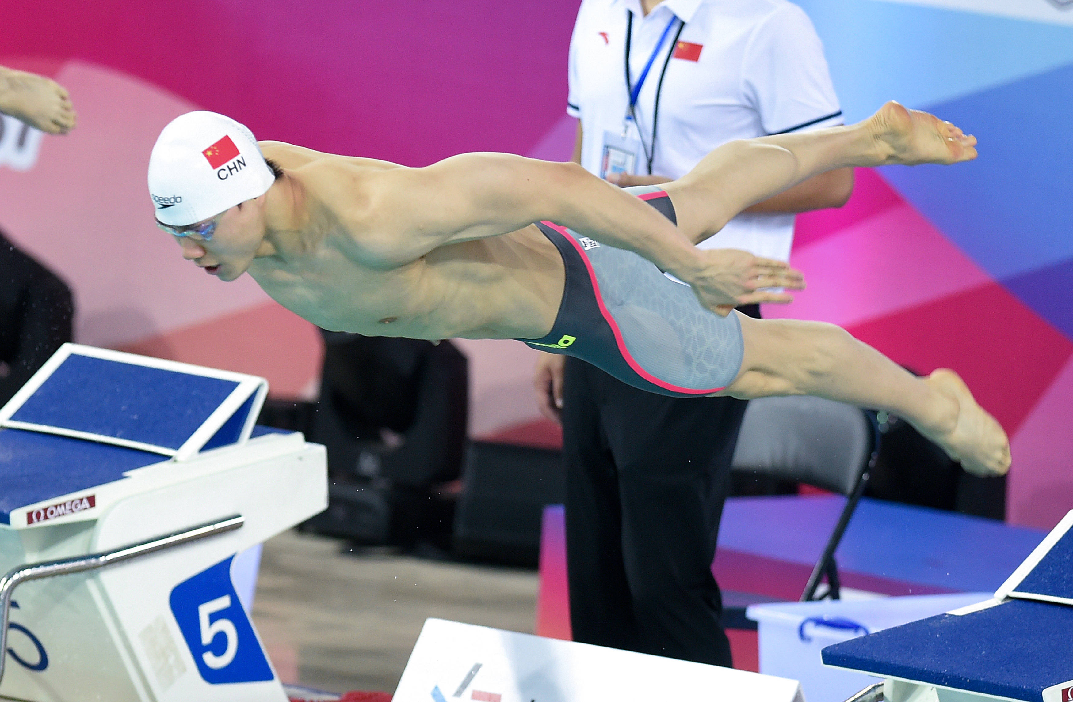 游泳——全国游泳争霸赛:覃海洋获男子200米蛙泳冠军