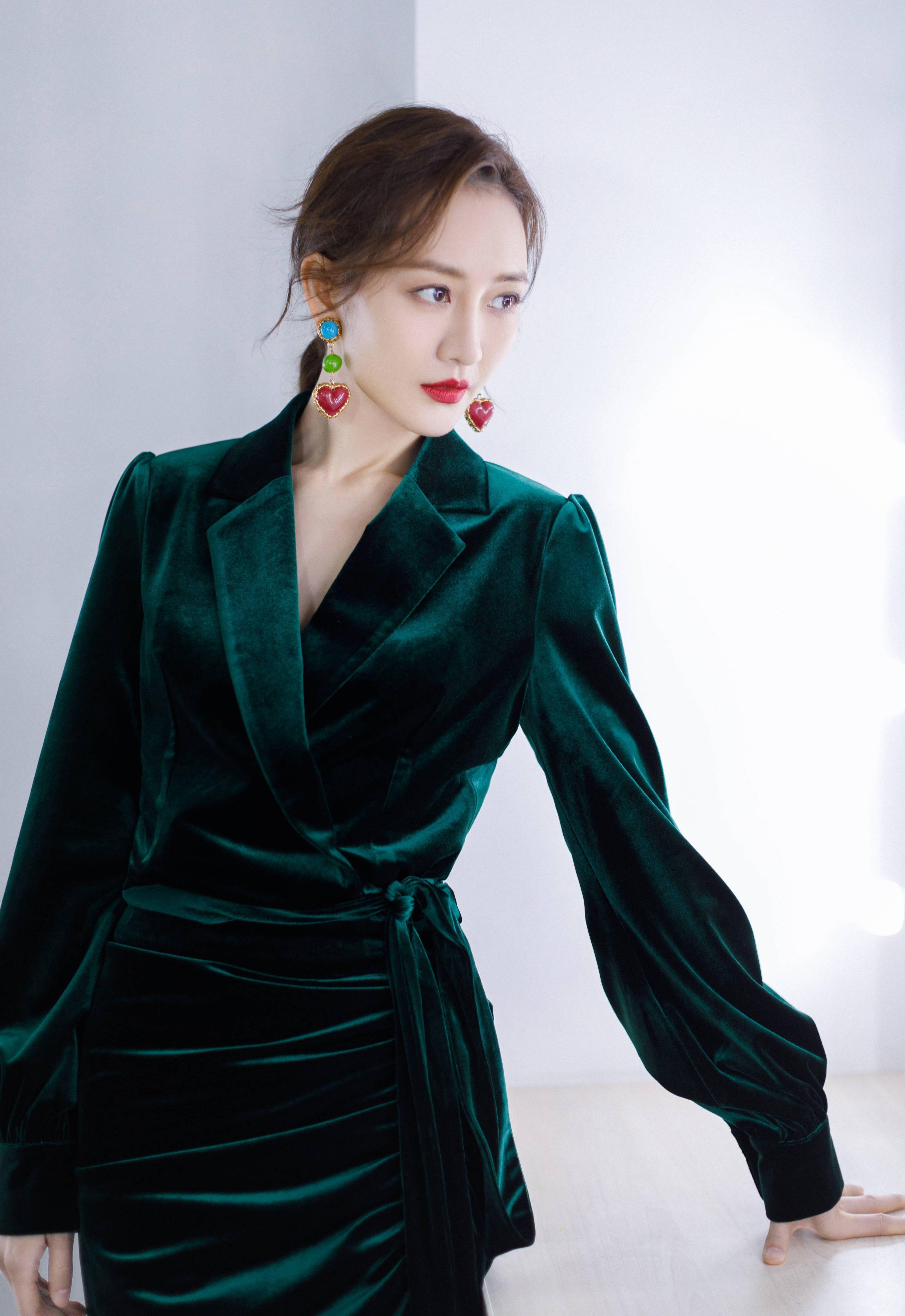 青苔裙横空出世也就王鸥敢率先挑战谁让她魅力无处安放呢