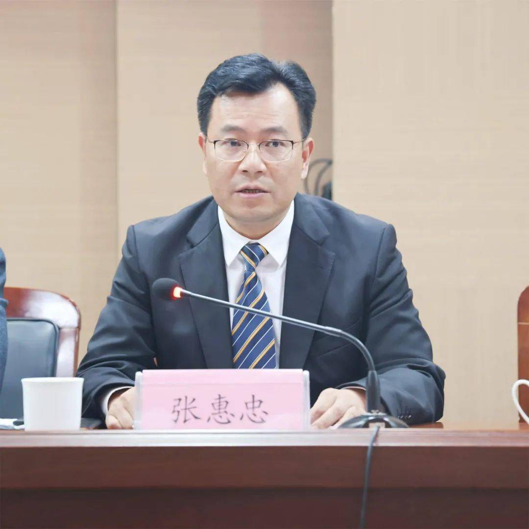 镇党委副书记张惠忠通报了2020年区镇年度综合考核工作结果.