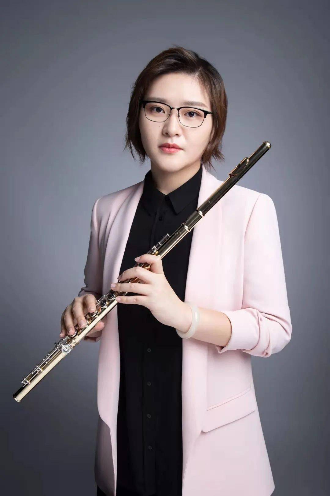 担任了上海音乐学院管弦乐团长笛首席,并多次参与各类大型演出活动
