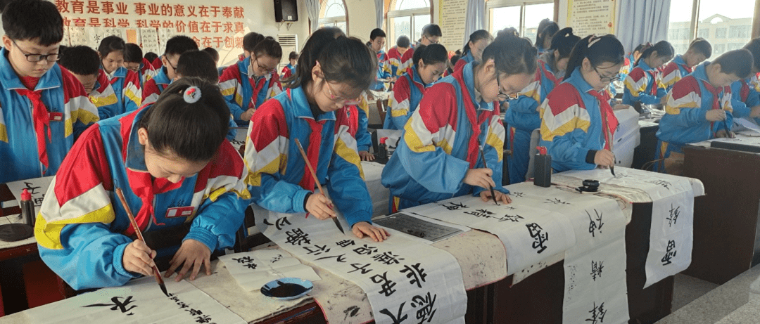 雷锋精神我传承 翰墨书写新时代——盖州市长征小学"学雷锋纪念日"