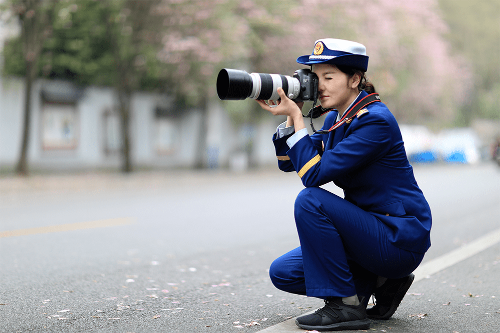 三八特辑用新意构建工作的女神范黄丹妮