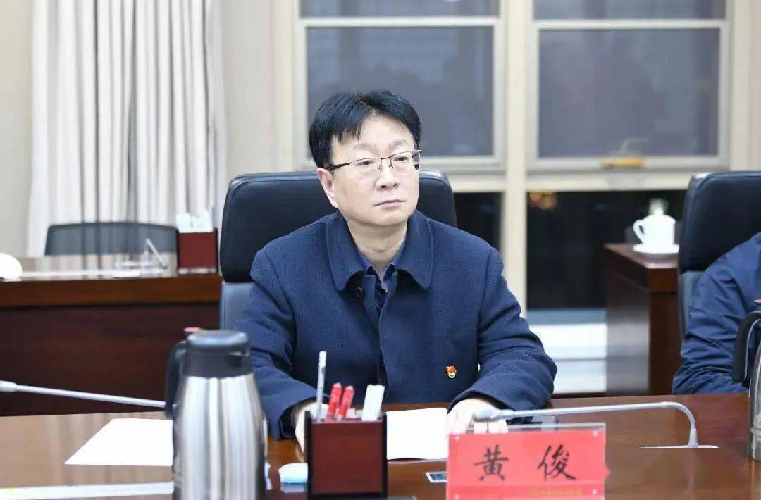 黄俊指出,办公室作为区党工委管委会运行中枢,要始终坚持围绕中心