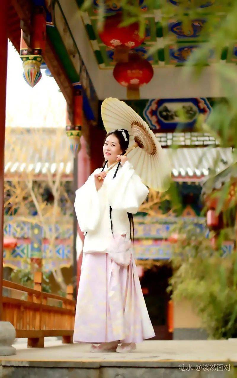 晚上怎么拍照好看汉服 c9a0c481dd5441af8e64595f7fce43f4.jpeg