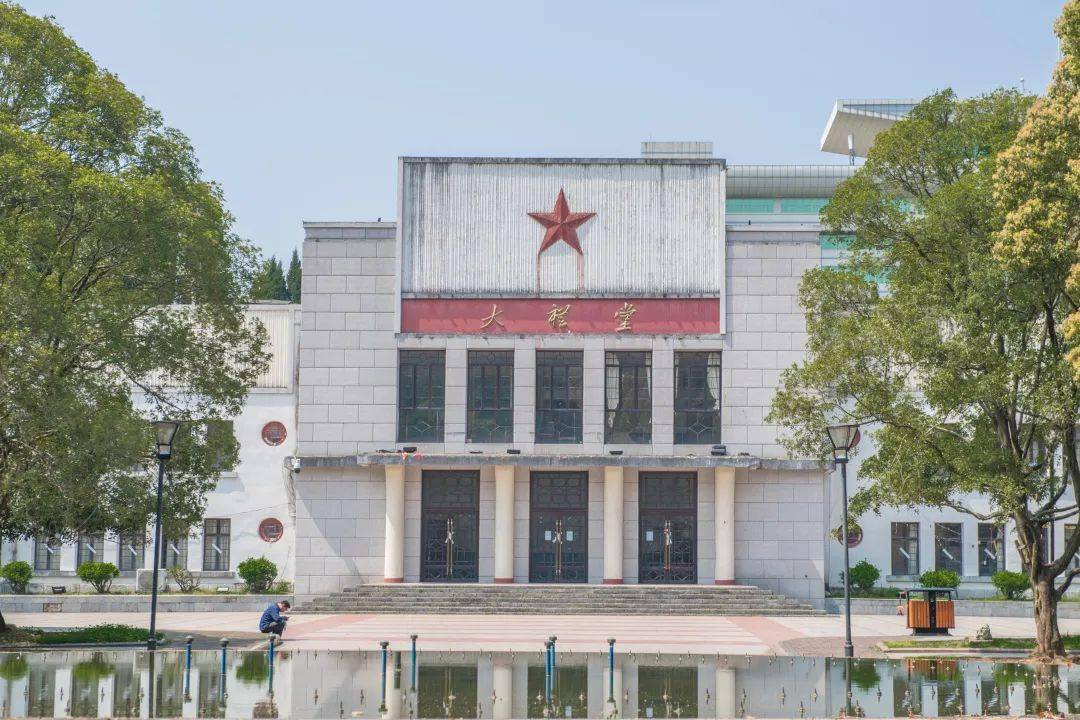 调剂逆袭皓月星辰碧海蓝天想和你在贵大撞个满怀