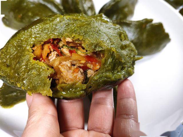 高粱糍粑,黄米糍粑,大米糍粑,还有葛根糍粑,艾草糍粑,清明花糍粑,3月