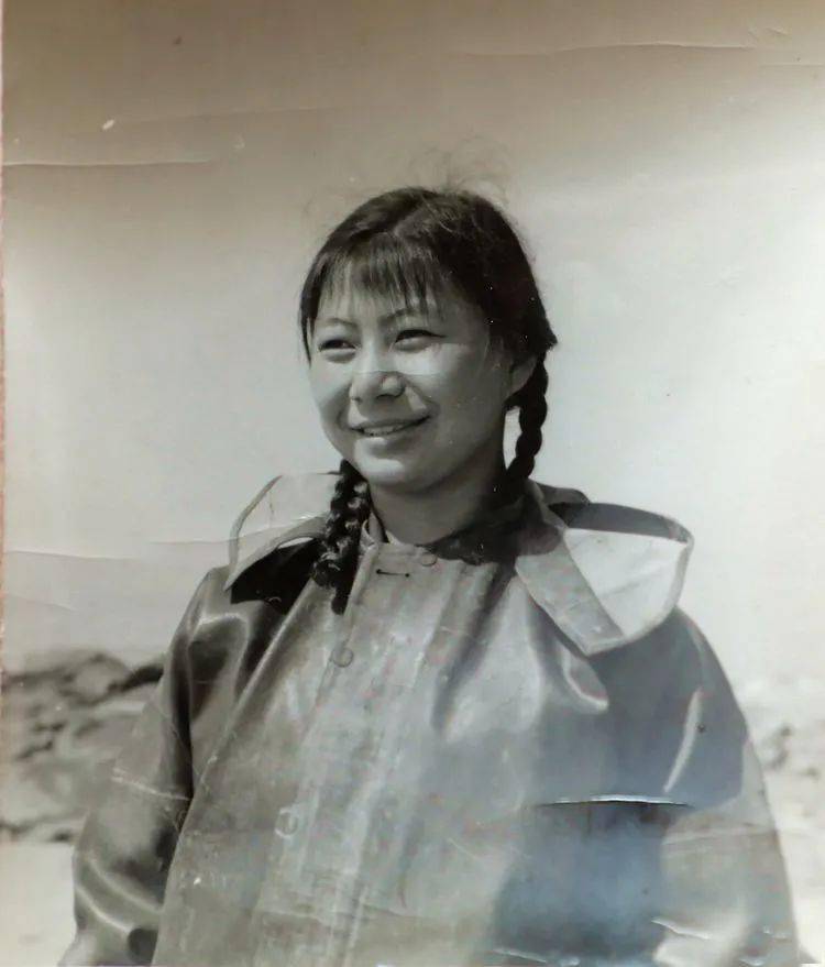 2004年4人合影,右起:宋立芬,金秀兰,宋立芹,王爱秋第一批上船的4名