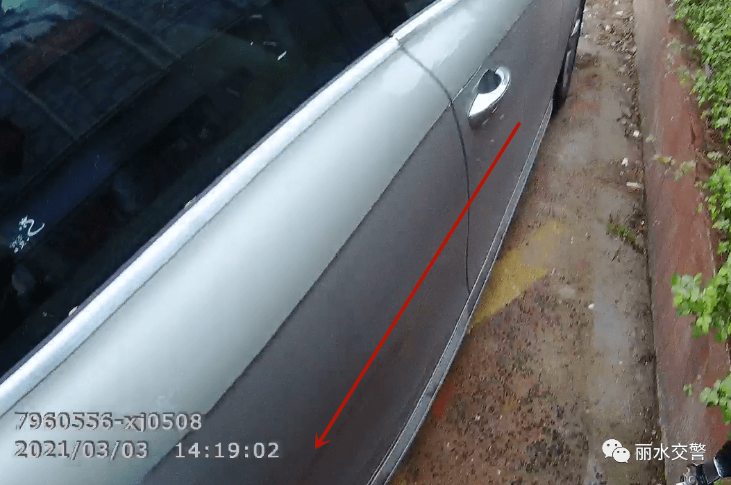 如何把车停到路边台阶上 473e6dae00d044d28bbd37fa7a18bc9a.png