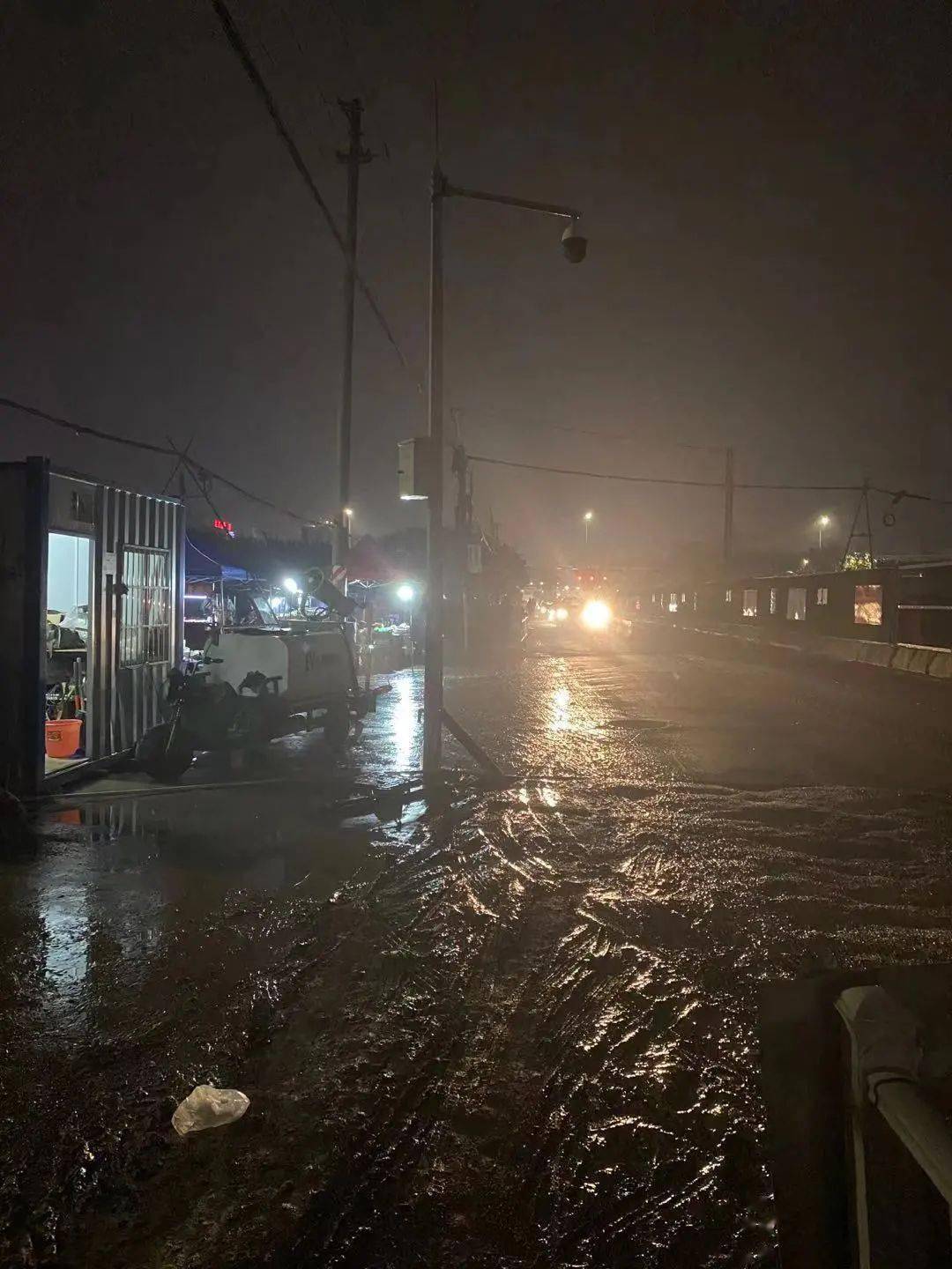 一下雨就坑洼难受得很经这条路的南沙街坊记得绕路