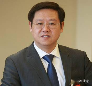 中国酒业富豪吴向东华泽集团董事长46岁身价28亿