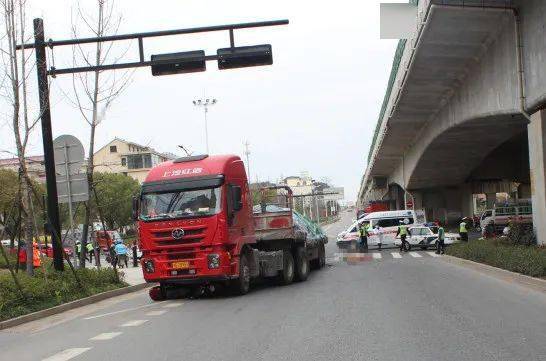 惨烈金华一女子车祸身亡现场太可怕