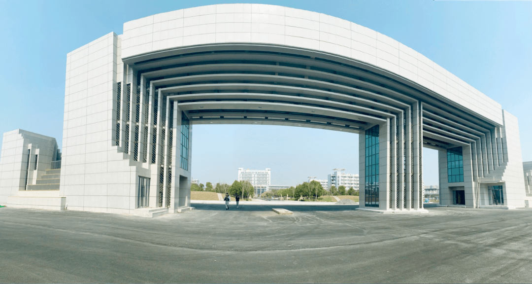 长这样快看主体已经竣工了!阜阳师范大学南大门就在西湖大道!
