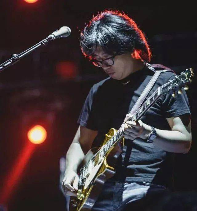 探索经典背后的秘密——gibson艺人专访:著名吉他手龙隆老师