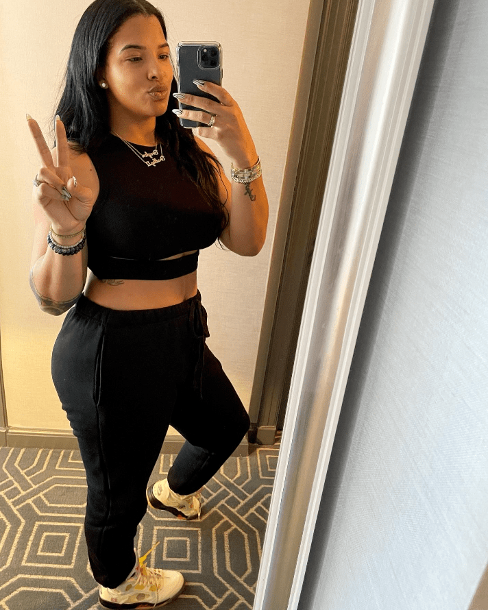 比尔的妻子kamiah adams-beal晒出一张个人照,澄清怀孕流言.