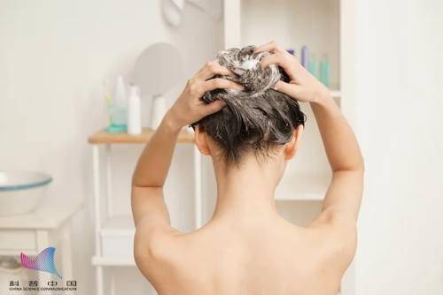 一般多久洗一次头才最好 d2b1efdbcde94e219d87fa0ee5a1026b.jpeg