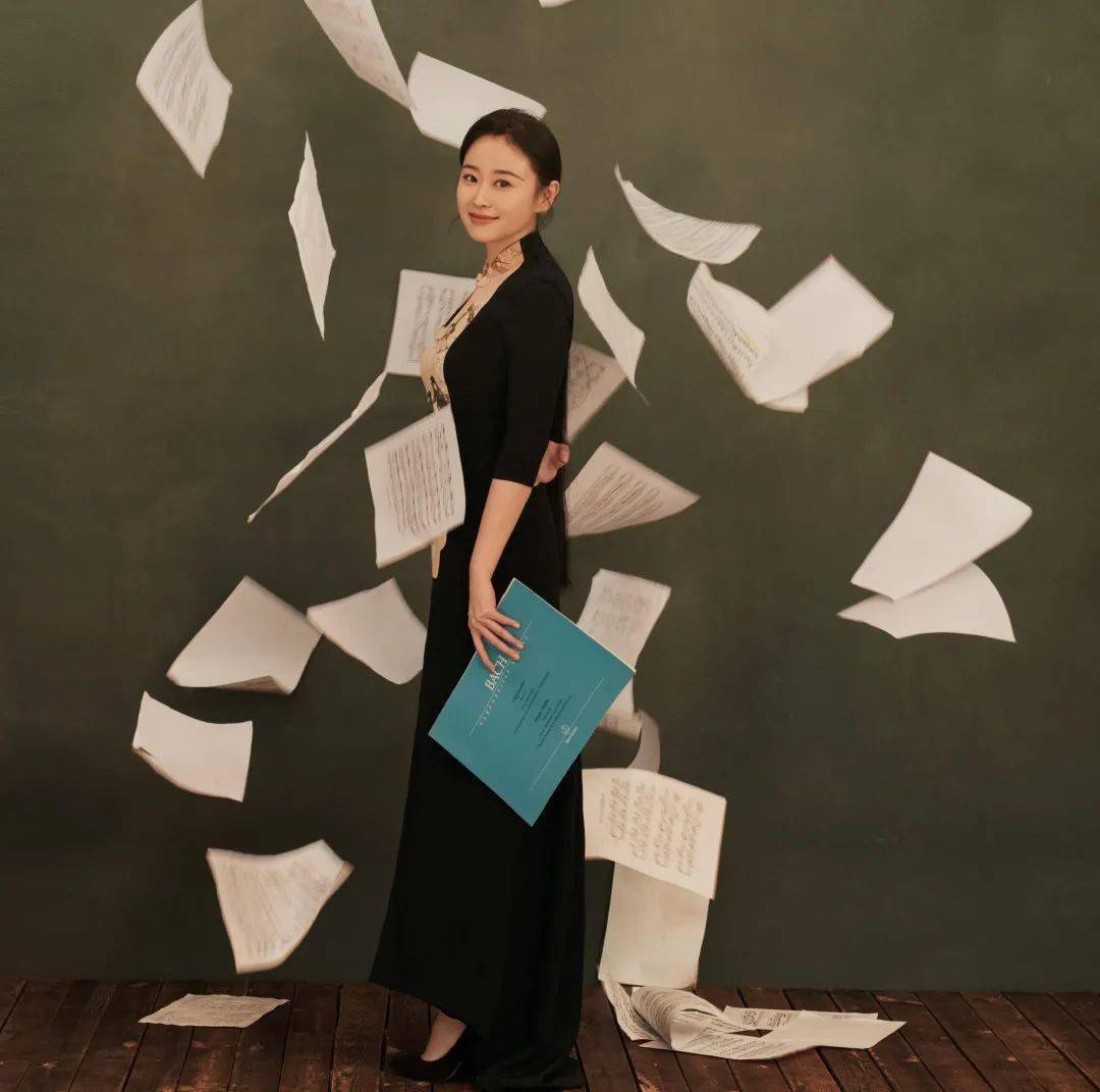 沈媛艺术的背景知识应该踩在脚下当阶梯而不是背在身上当负担