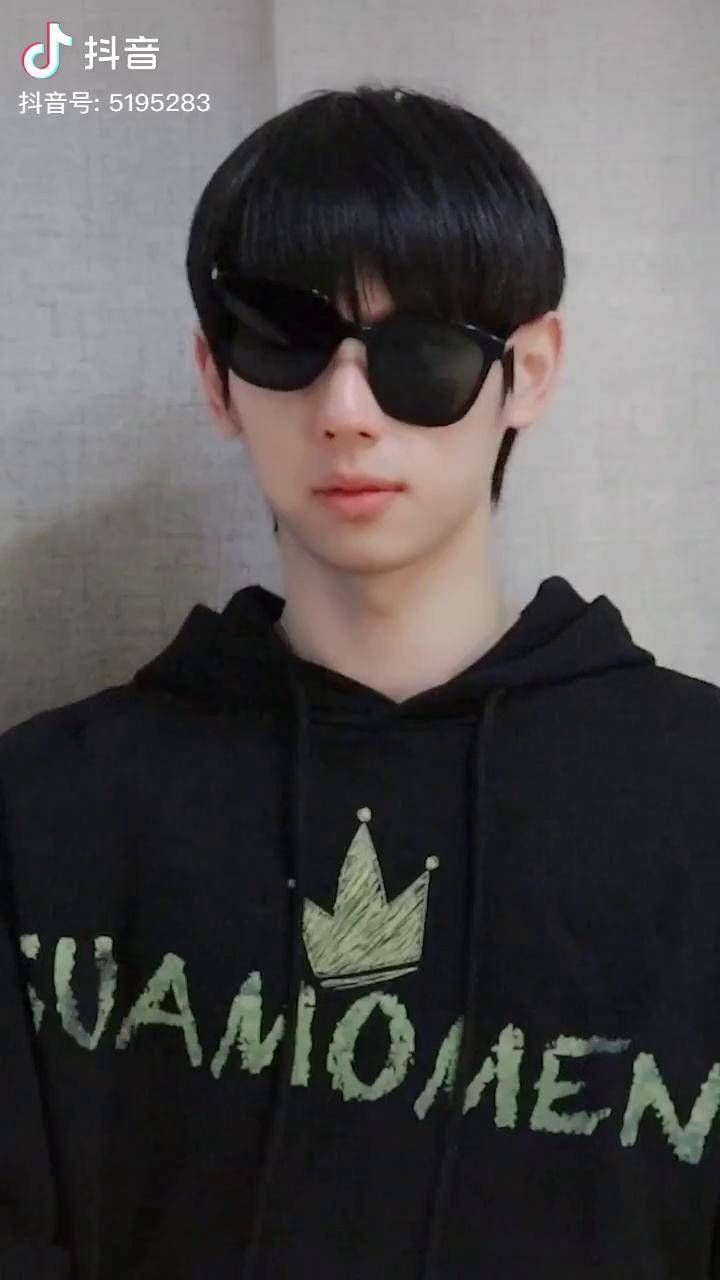 你好安怡开播谁说芯机人不能有感情今晚20点和阿正一起共赴未来