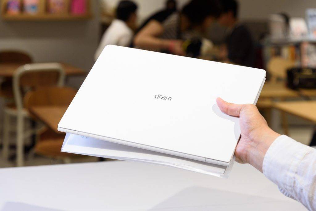 笔记本材质战争:从塑料和铝合金,到立体成型