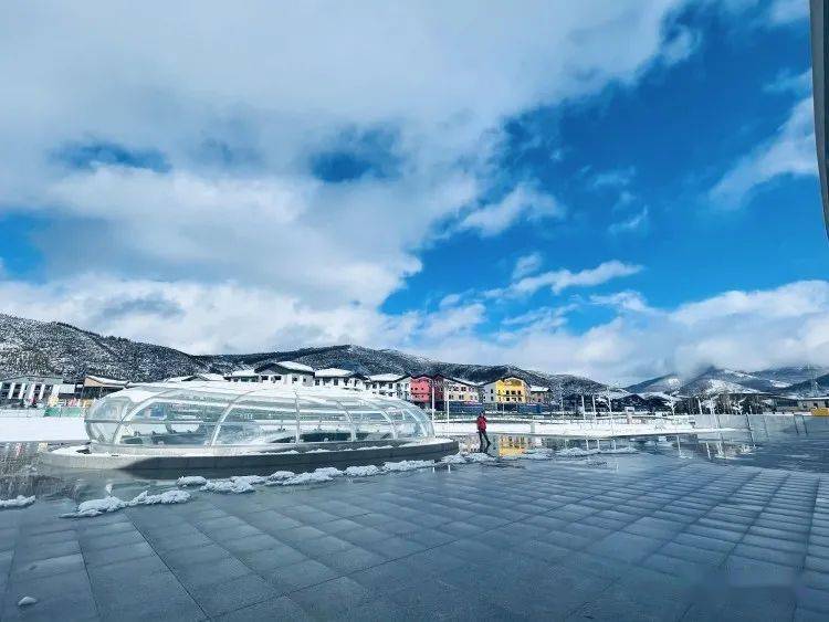 3月12日,雪后,从太子城高铁站前望去,不远处的太