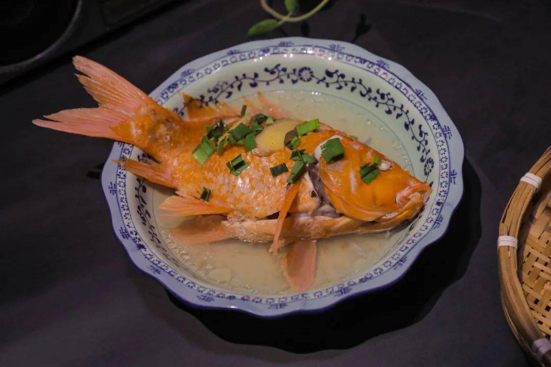 赏江岭花海品婺源美食江湾隆重推出特色八大碗