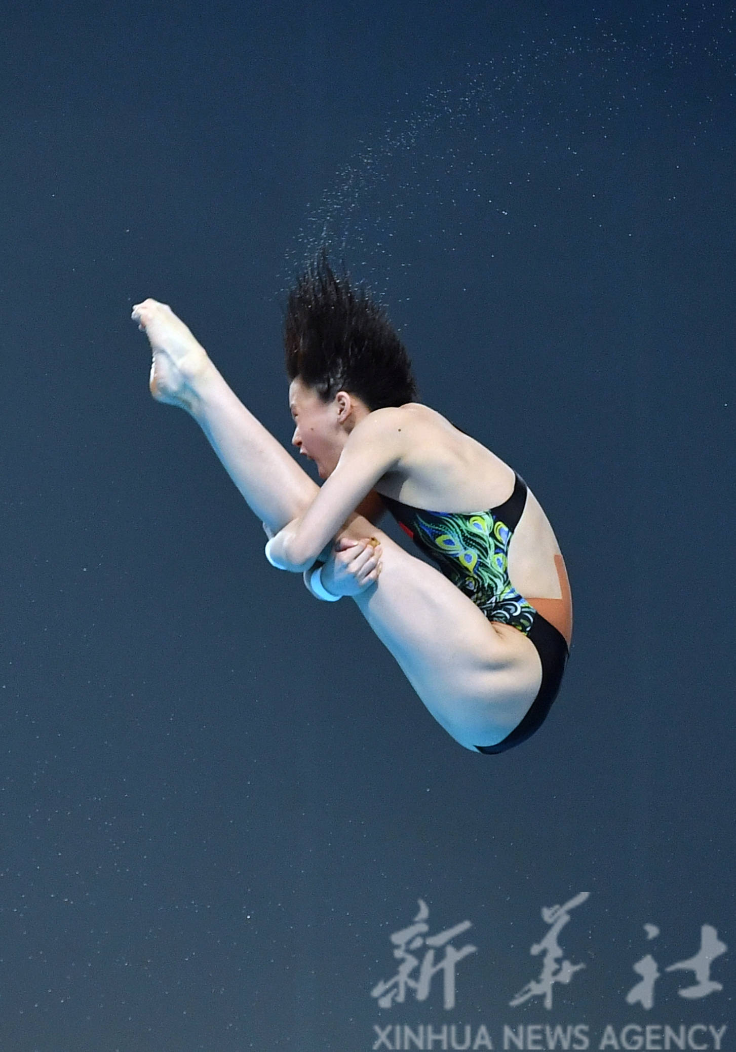 曹缘 陈芋汐分获21年中国跳水明星赛男子 女子10米跳台冠军 比赛