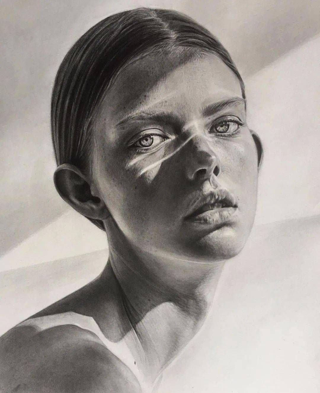 笔触细腻的肖像素描看完都让人惊叹