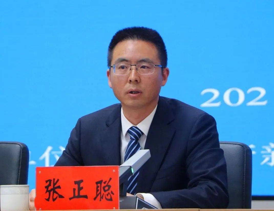 威信县委常委,常务副县长 张正聪:首先感谢新闻界各位朋友对赤水河