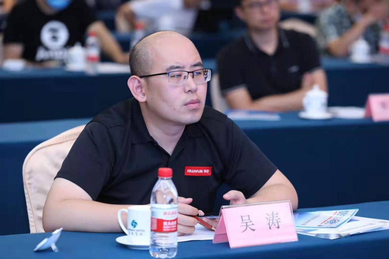 华云数据吴涛筑牢信创云基座助力政企数字化转型